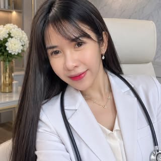 dr. Dwi Muna Safitri, Aesthetic Doctor